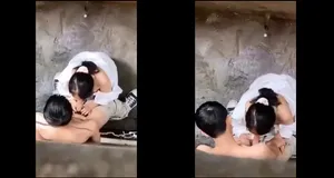 Quay lén em nữ học sinh bj cho cô bạn gái trong hẻm
