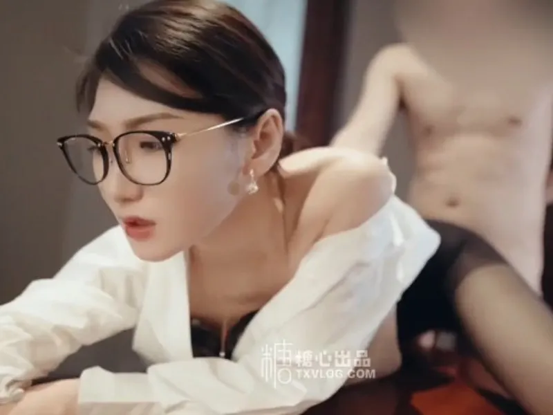 Vào phòng riêng được tiền bối nữ nứng lồn bú của quý cho