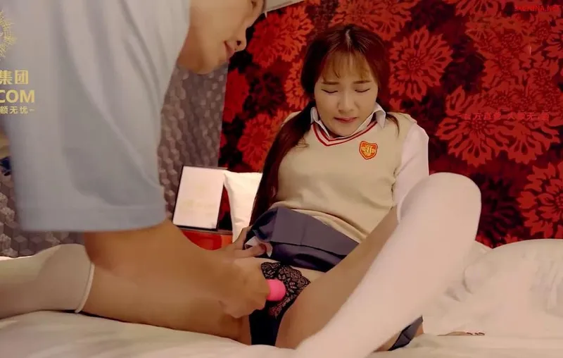 Hoa nhỏ dùng thân chi trả khoản nợ cho bố vay tiền bọn xã hội đen