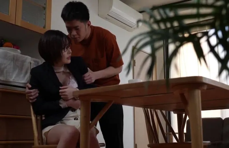 Trở về sau khi bị cưỡng hiếp thì tiếp tục bị bố và em người chồng chơi