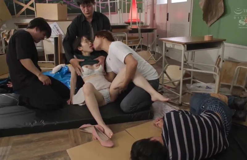 Giúp đỡ cậu anh người yêu bị bắt nạt, nữ học sinh dính vào đám côn đồ biến thái