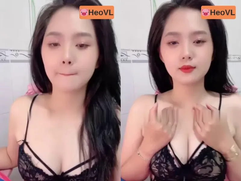 Gấu răng khểnh khoe cục thịt tròn trắng